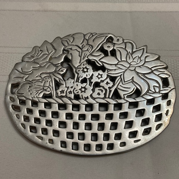 Vintage Trivet- Pewter Kitchen Footed Trivet -EUC - Picture 1 of 5